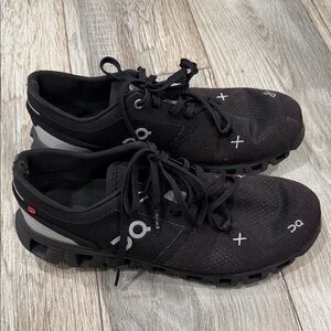 On Cloud Women’s Black Athletic Shoes